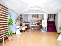 Hotel Cajupi ジロカストラのホテル