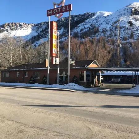 Lava Spa Motel & RV