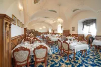 Galicia Nueva, Castle Hotel Hotels in Halič
