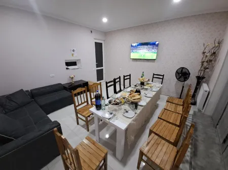 Guest House "AKHALTSIKHE" Отели рядом с достопримечательностью «Крепость Рабат»