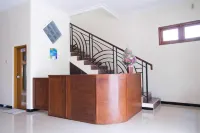 Homestay Griya Kinasih Syariah Pati Mitra RedDoorz فنادق في Pati