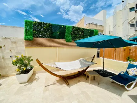 The Maltese Sun Отели рядом с достопримечательностью «Preluna Beach Club»