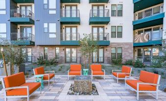 Modern Cozysuites on Town Lake Waterfront 02