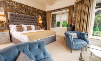 Ravenstone Manor