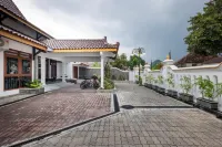 Stella Emelia Yogyakarta - parking