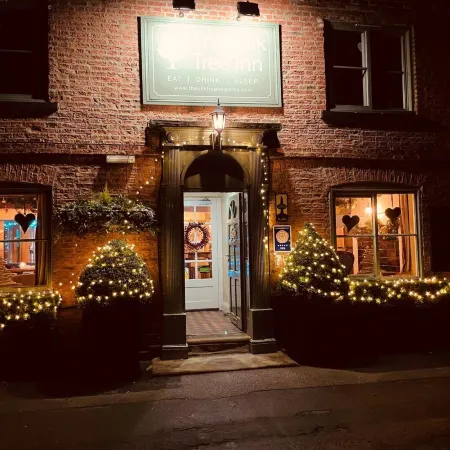 Oak Tree Inn Отели рядом с достопримечательностью «Ипподром Рипона»