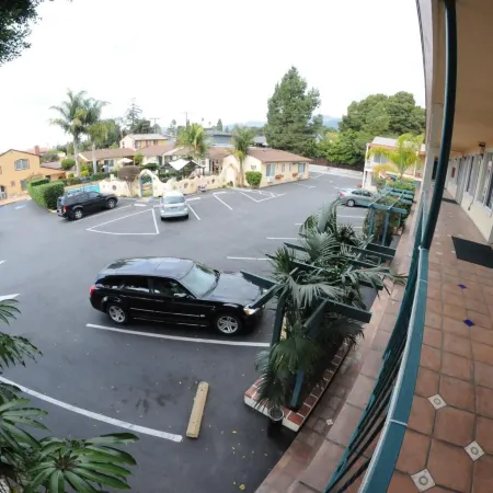 Oasis Inn and Suites