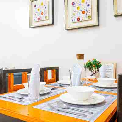 Condo Apartment near Manila Airport NAIA T3 Dining/Meeting Rooms