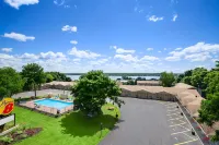 Super 8 by Wyndham Brockville Hotels in Brockville