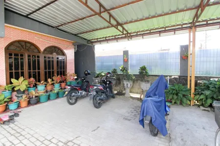 RedDoorz Near Candi Ratu Boko