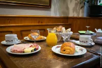 Logis Hôtel de La Cloche - Frühstück