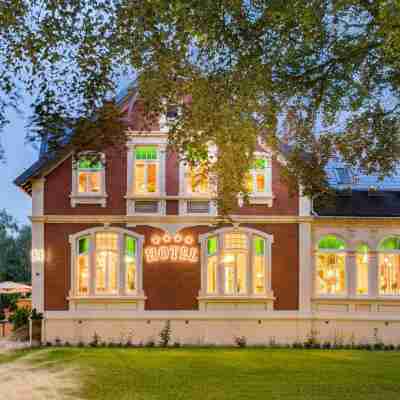 Parkhotel Jever Hotel Exterior