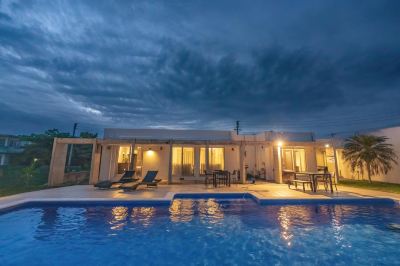 屋外プール LEO癒RESORT砂山の写真