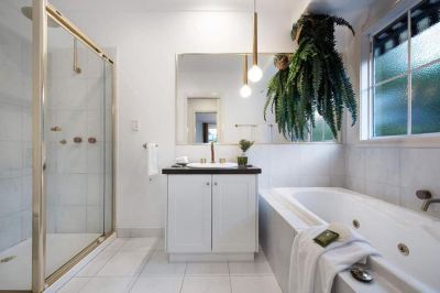 Three-Bedroom House Florence Photo