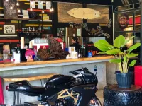 100% Cafe Moto Hostel - bar