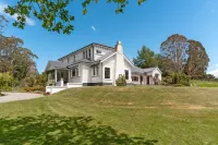 Te Rangi Lodge Hotels in 