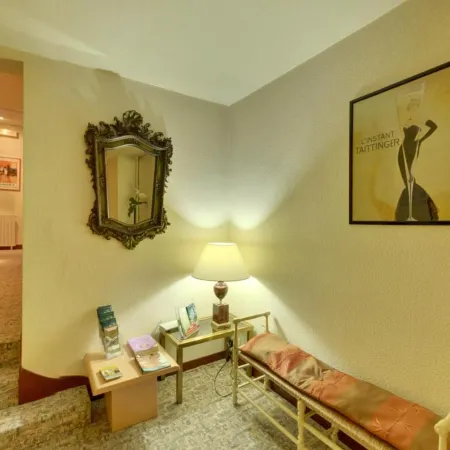 Logis Auberge des Vieux Chenes Отели в г. Мальмор