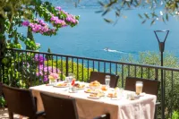 Hotel Meandro - Lake View Hotels in Gargnano