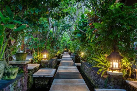 Alam Candi Resort Отели рядом с достопримечательностью «Candidasa Bali Driver»