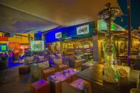 Windmills Hotel Apartments - bar