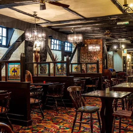 The New Inn by Roomsbooked