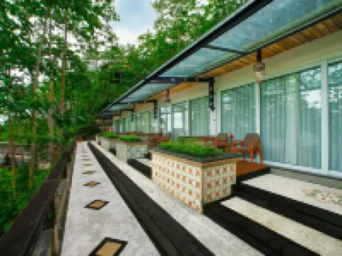 Munduk Heaven Luxury Villas Munduk Waterfall周辺のホテル