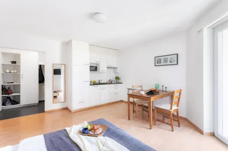 Swiss Star Zurich Sihlfeld - Self Check-IN Отели рядом с достопримечательностью «Kirche Enge»