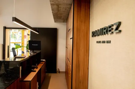 Ramirez Flats Valencia Отели рядом с достопримечательностью «Font de la Plaça de l'Ajuntament»