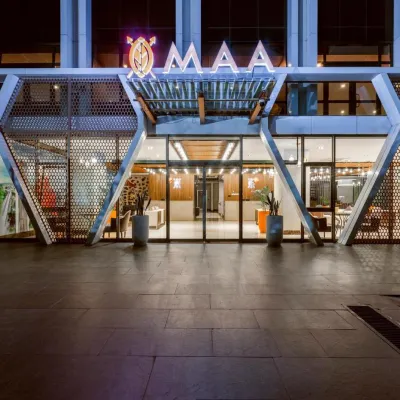MAA Hotel and Suites - Nairobi, KENYA Отели рядом с достопримечательностью «Торговый центр Yaya Centre»