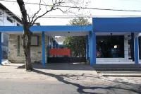 RedDoorz Near Stasiun Lawang Hotels in Lawang
