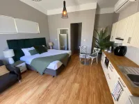 Maand Up Fremantle - 3-Star