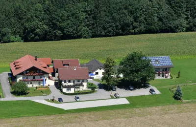 Frühstücks-Pension Lichtenauer Hof Hotels near Steinwelten
