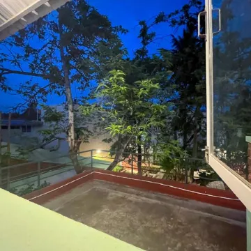 Rahees Bi Roambay -Backpacker Hostel