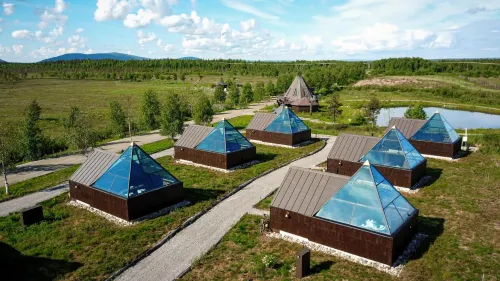 Aurora Pyramid Glass Igloos Hotels in Kittilä