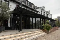 Hotel Twenty-Three Amsterdam Airport Отели рядом с достопримечательностью «Corendon Boeing 747»