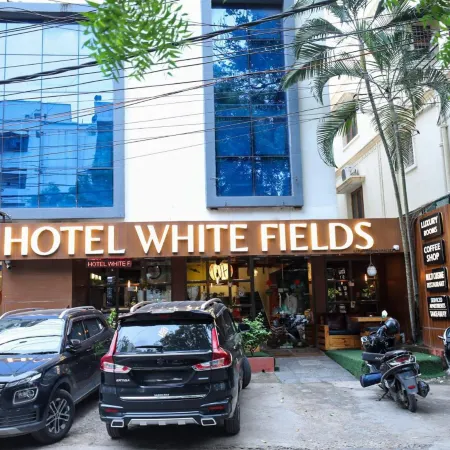 Hotel White Fields Hitec City, Hyderabad Отели рядом с достопримечательностью «Конгресс-центр Cyber»