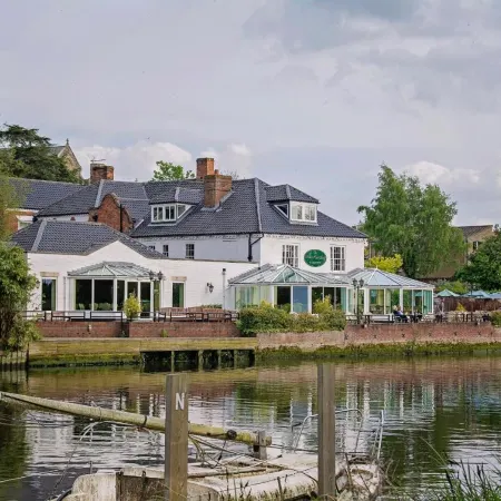 Waveney House Hotel Отели в г. Бекклс