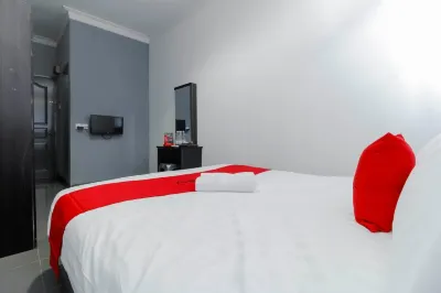 RedDoorz Plus Near Batam City Square Hotels in Nagoya