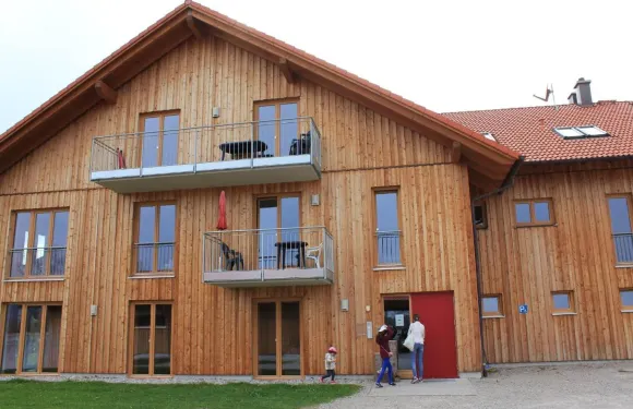 施諾利爾湖濱公寓