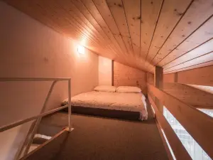 Central Wengen Wonderland: Mezzanine Studio for 4