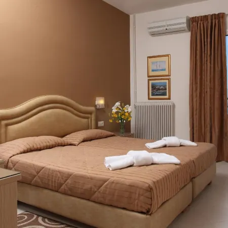 Kronos Hotel