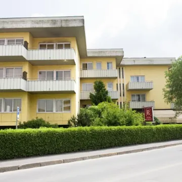 Regal Hotel & Apartments