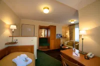 Hotel zur Post Hotels in Vettelschoß