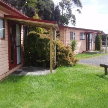 Regatta Point Tavern & Holiday Villas