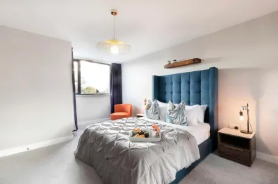 Elliot Oliver - Stunning Three Bedroom Penthouse with Large Terrace & Parking