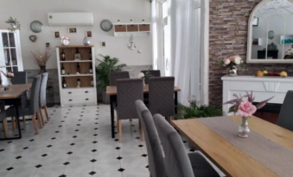 Victoria Family Hotel - Housity