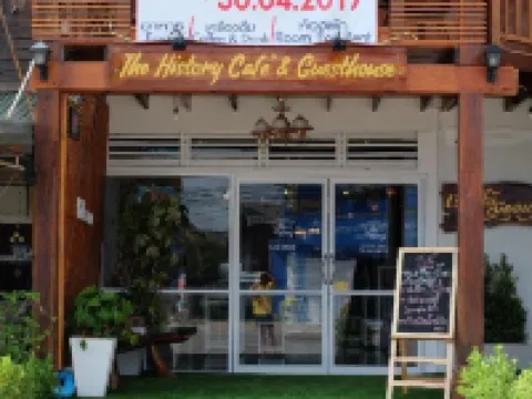 The History Cafe' & Guesthouse Hotels near Ramkhamhaeng National Museum