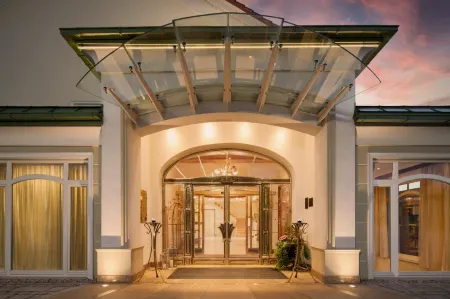 Hotel Dreiflüssehof Отели в г. Пассау