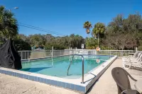 Suwannee Gables - Pools