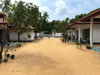 Summer Wave Guesthouse and Kite School